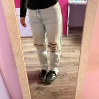Jeans Mom Bershka con strappi taglia 38