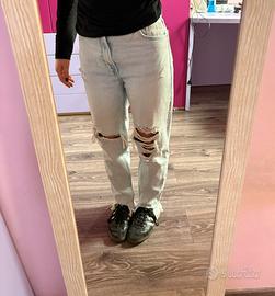 Jeans Mom Bershka con strappi taglia 38