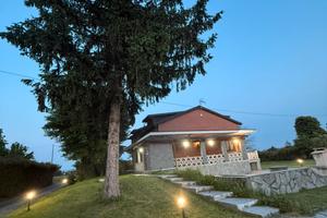 VILLA A LEINI