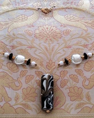 Collana perle di Murano tono nero/bianco