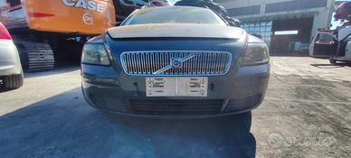 VOLVO V50 2006 PARAURTI ANTERIORE