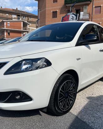 Lancia Ypsilon 1.0 Hybrid Alberta Ferretti !!19000