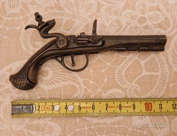 piccola pistola vintage in legno e bronzo