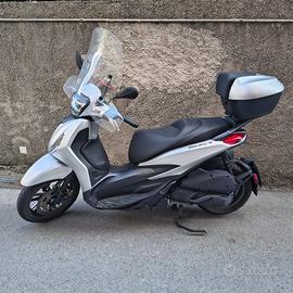 Piaggio Beverly 300 S HPE Argento Cometa no vespa