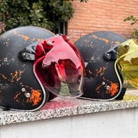 Coppia caschi con visiara