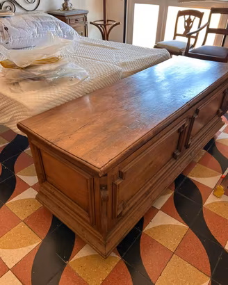 MOBILI ANTIQUARIATO