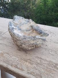 Posacenere scavato nella roccia