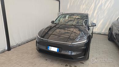 Tesla model Y Premium AWD long range modello 2025