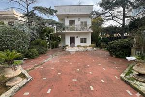 VILLA SINGOLA A BARI