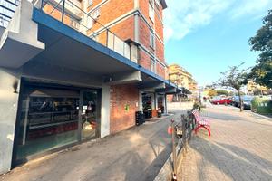 Casetta mattei - locale commerciale