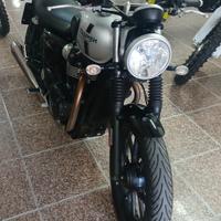 TRIUMPH STREET TWIN 900