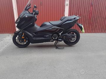 Yamaha T-Max 560 modello tech max