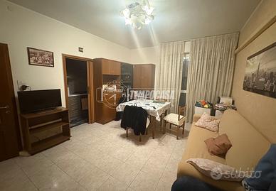 QUADRILOCALE CON BALCONE