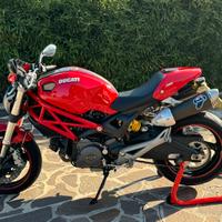 Ducati Monster 696