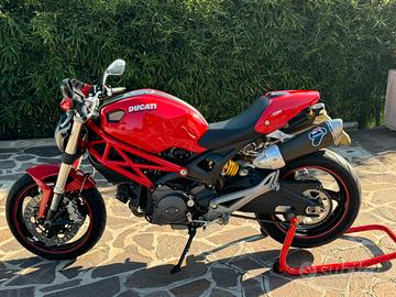 Ducati Monster 696