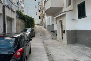 Garage con soppalco in zona centrale