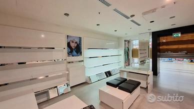 allestimento negozio completo 
