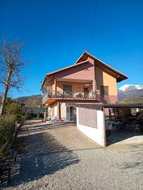 Villa con giardino