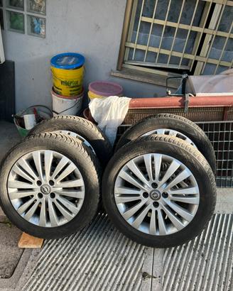 set cerchiin lega  piu gomme invernali opel corsa