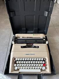 Macchina da scrivere Olivetti da collezione