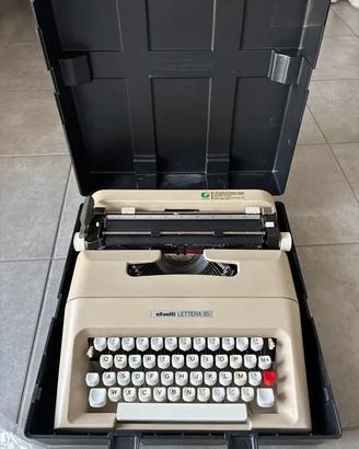 Macchina da scrivere Olivetti da collezione