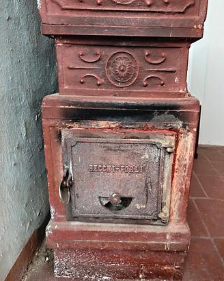 Stufa antica in terracotta Becchi Forlì 