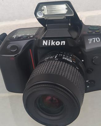 Nikon F70 con obiettivo Nikon 35/80