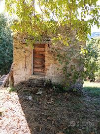 Terreno agricolo-frutteto con piccolo casaletto