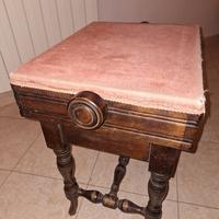 sedile antico per pianoforte 