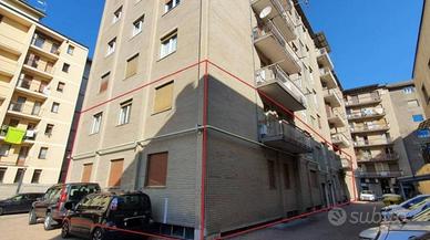 Immobile in asta di 833 m² con più di 5 locali a A