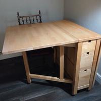 Tavolo IKEA con bandelle