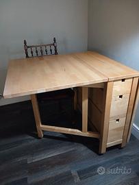 Tavolo IKEA con bandelle