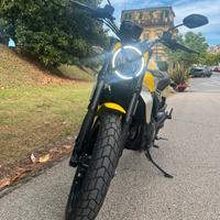 Ducati scrambler 800 pari al nuovo