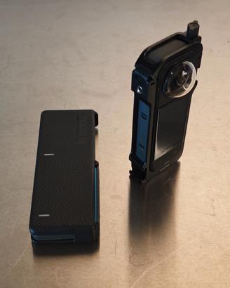 Insta360 X5 + Doppia Batteria, Hub e Cage PGYTECH