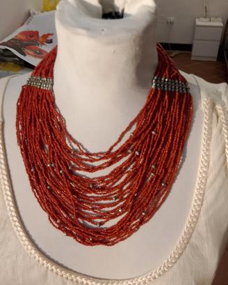 collana in perline di vetro rosso stile indiano 