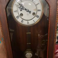 Orologio antico a pendolo