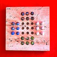 dama di biglie in travertino e vetro