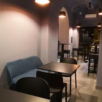 Attrezzature e arredo bar con cucina