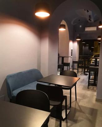 Attrezzature e arredo bar con cucina