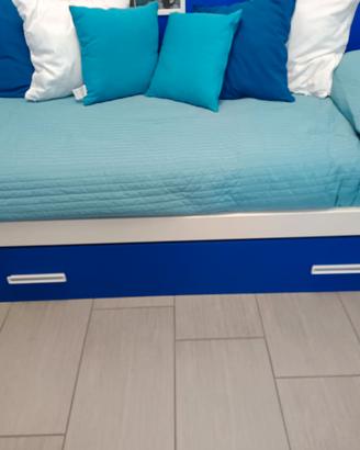 Letto, più uno estraibile più scrivania