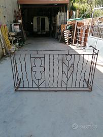 ringhiera vecchio balcone