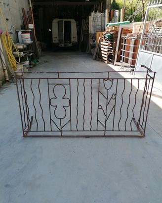 ringhiera vecchio balcone