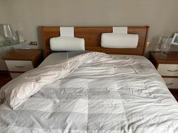 Letto matrimoniale in noce con rete a doghe