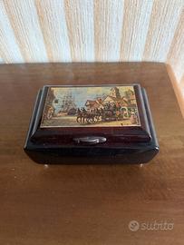 Carillon portagioie vintage in legno lucido con sc