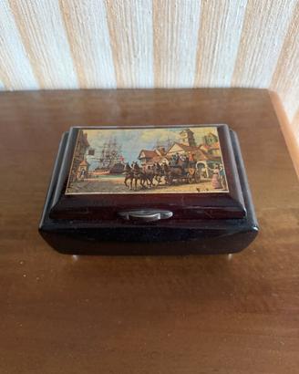Carillon portagioie vintage in legno lucido con sc