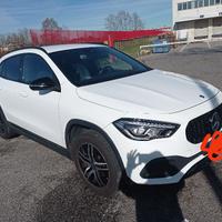 MERCEDES GLA 200D 4 MATIC
