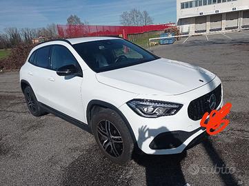 MERCEDES GLA 200D 4 MATIC