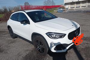 MERCEDES GLA 200D 4 MATIC