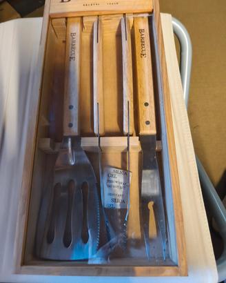 set barbecue nuovo mai usato 