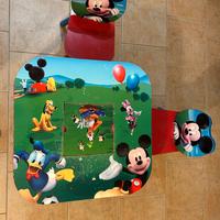 Tavolino con Contenitore + 2 Sedie Mickey Mouse